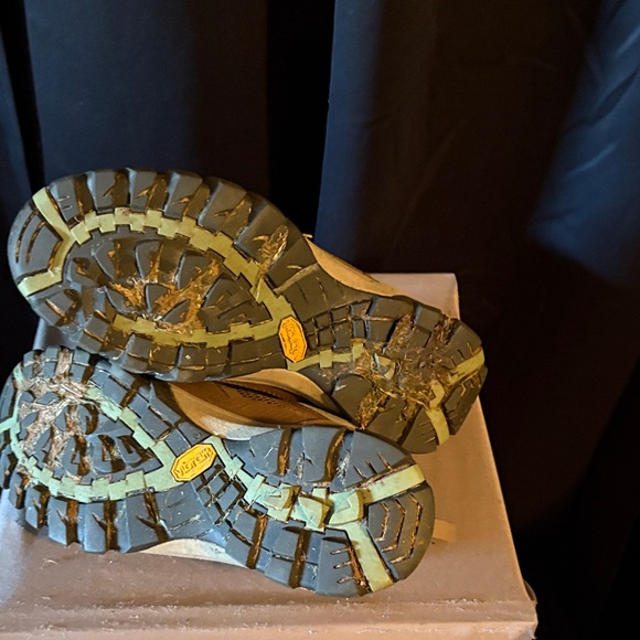 Vasque women’s Tan Athletic Shoes - Picture 7 of 11